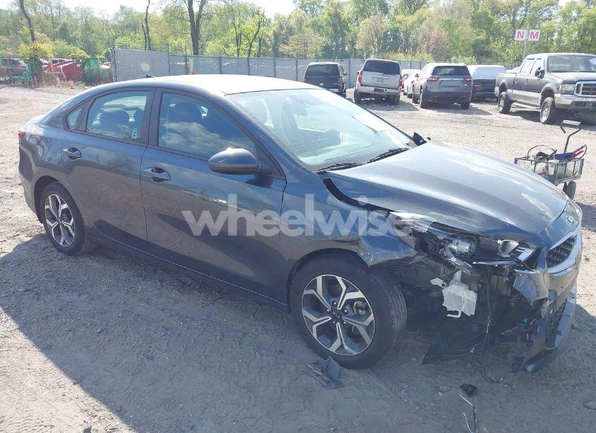 2021 Kia Forte LXS (VIN 3KPF24AD4ME326202) main photo