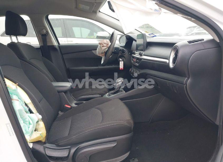 Photo 5 of 2021 Kia Forte LXS (VIN 3KPF24AD4ME337443)