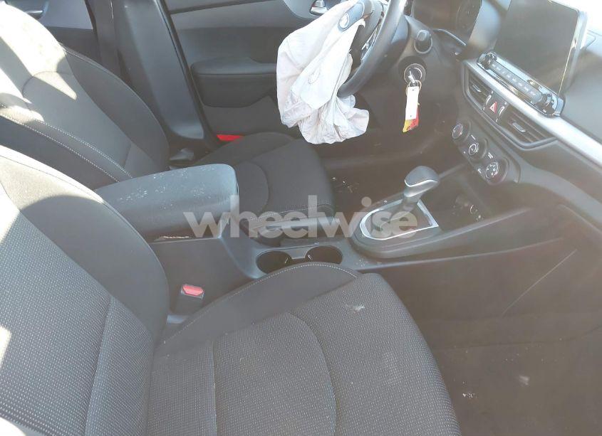 Photo 5 of 2021 Kia Forte LXS (VIN 3KPF24AD4ME387937)