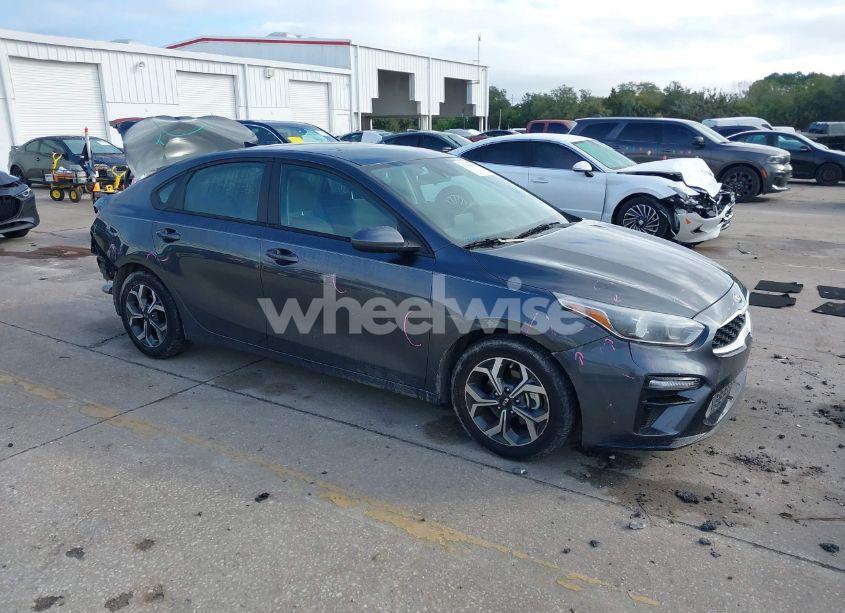 2021 Kia Forte LXS (VIN 3KPF24AD4ME390529) main photo