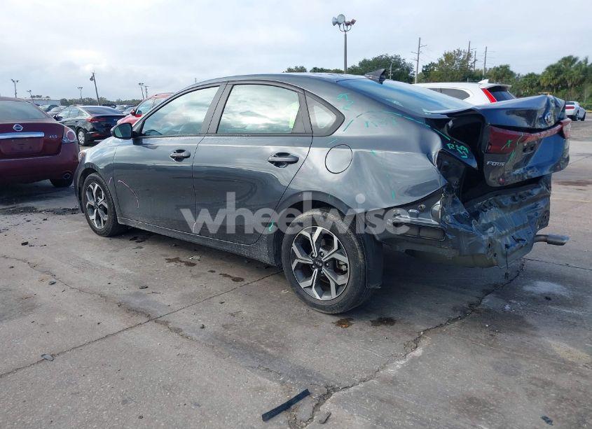 Photo 3 of 2021 Kia Forte LXS (VIN 3KPF24AD4ME390529)