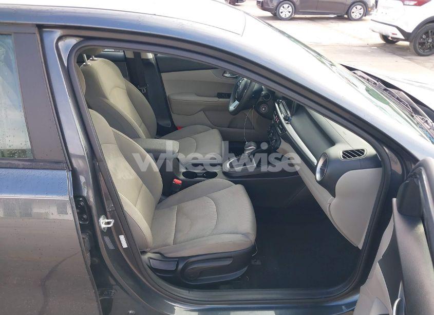 Photo 5 of 2021 Kia Forte LXS (VIN 3KPF24AD4ME390529)