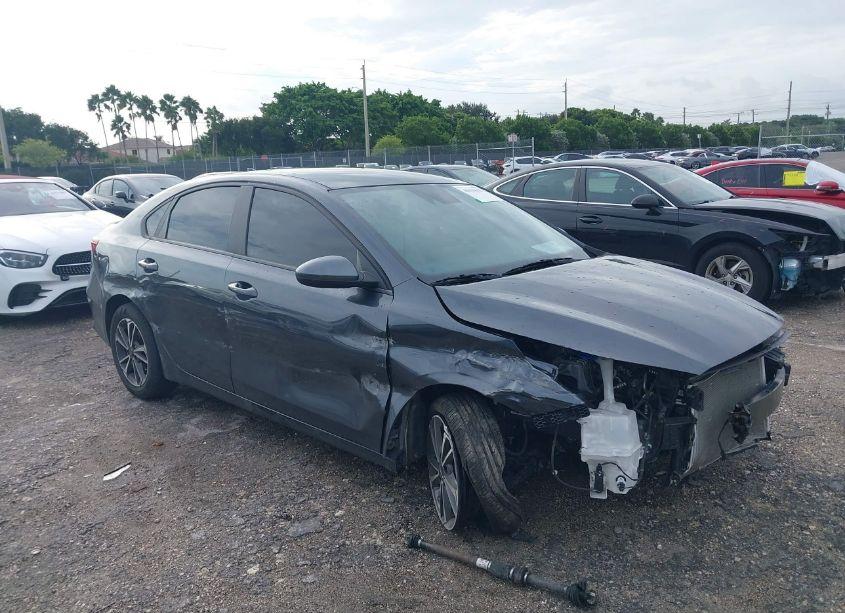 2022 Kia Forte LXS (VIN 3KPF24AD4NE419111) main photo