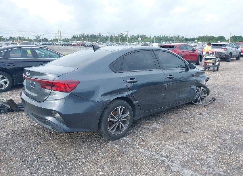 Photo 4 of 2022 Kia Forte LXS (VIN 3KPF24AD4NE419111)