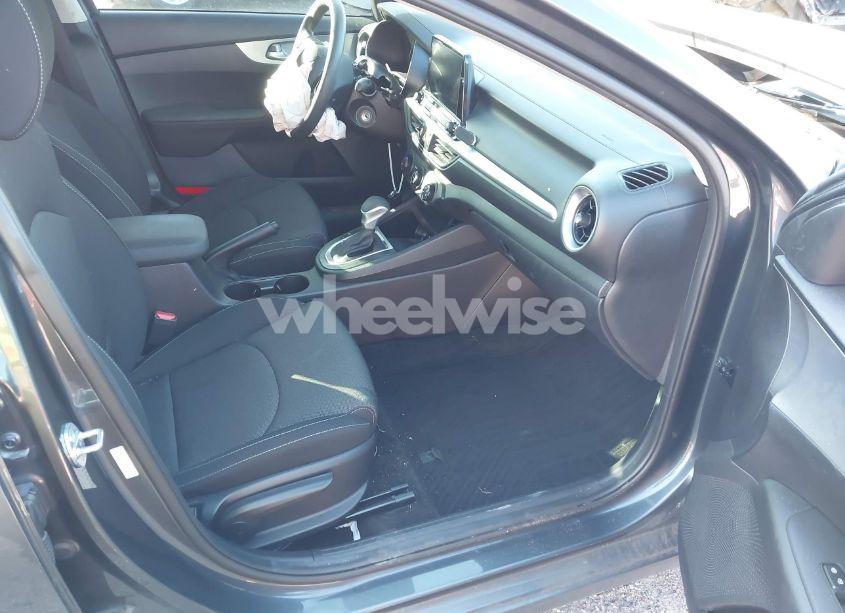 Photo 5 of 2022 Kia Forte LXS (VIN 3KPF24AD4NE472049)