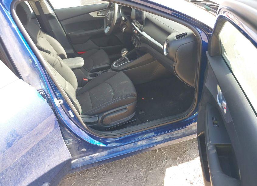 Photo 5 of 2022 Kia Forte LXS (VIN 3KPF24AD4NE472181)