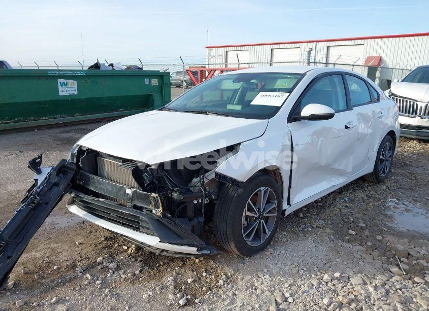 Photo 2 of 2022 Kia Forte LXS (VIN 3KPF24AD4NE475534)