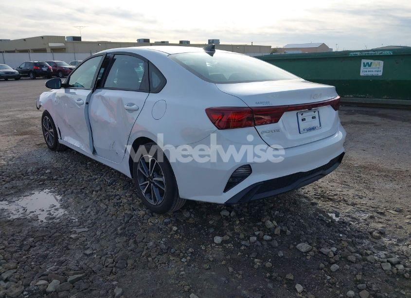 Photo 3 of 2022 Kia Forte LXS (VIN 3KPF24AD4NE475534)