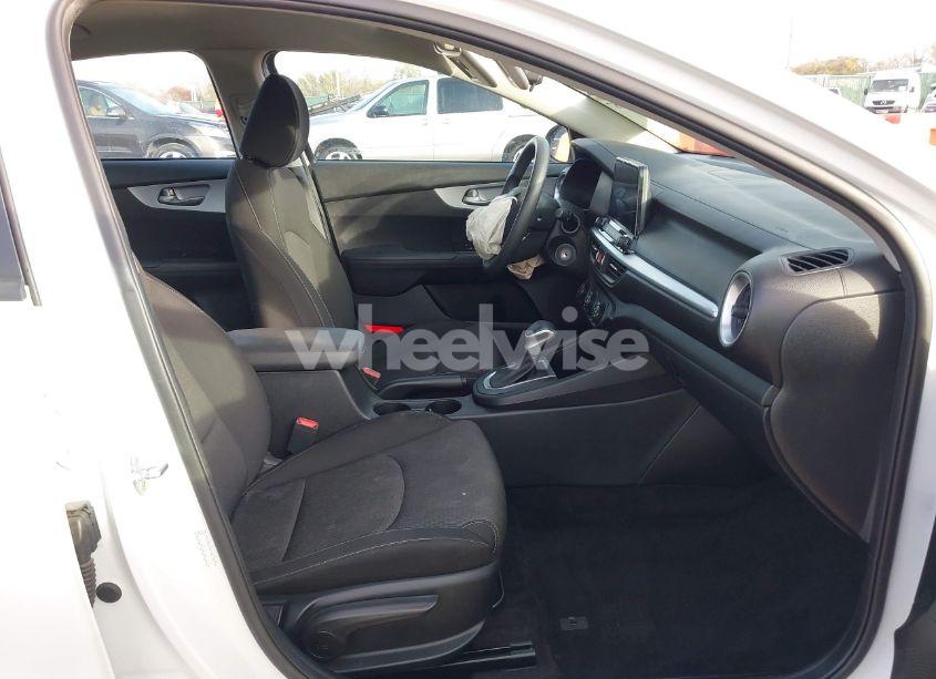 Photo 5 of 2022 Kia Forte LXS (VIN 3KPF24AD4NE475534)