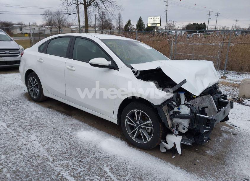 2022 Kia Forte LXS (VIN 3KPF24AD4NE476232) main photo