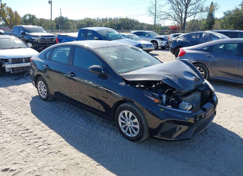 2022 Kia Forte FE (VIN 3KPF24AD4NE499963) main photo