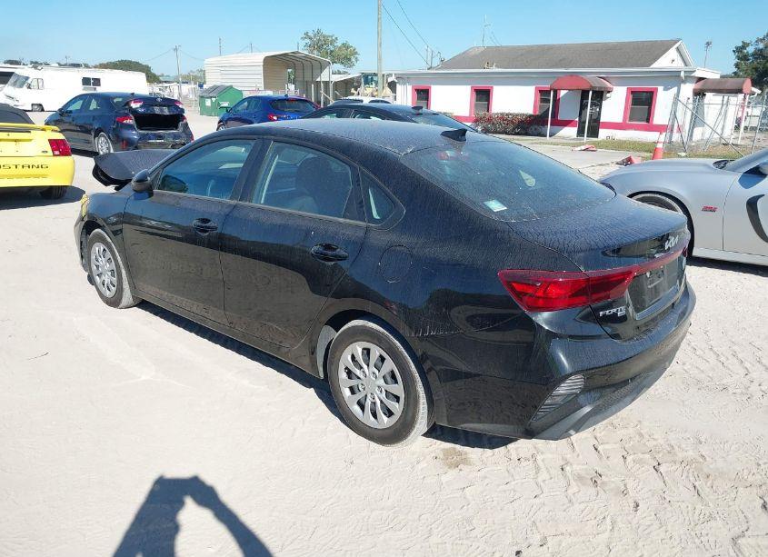 Photo 3 of 2022 Kia Forte FE (VIN 3KPF24AD4NE499963)