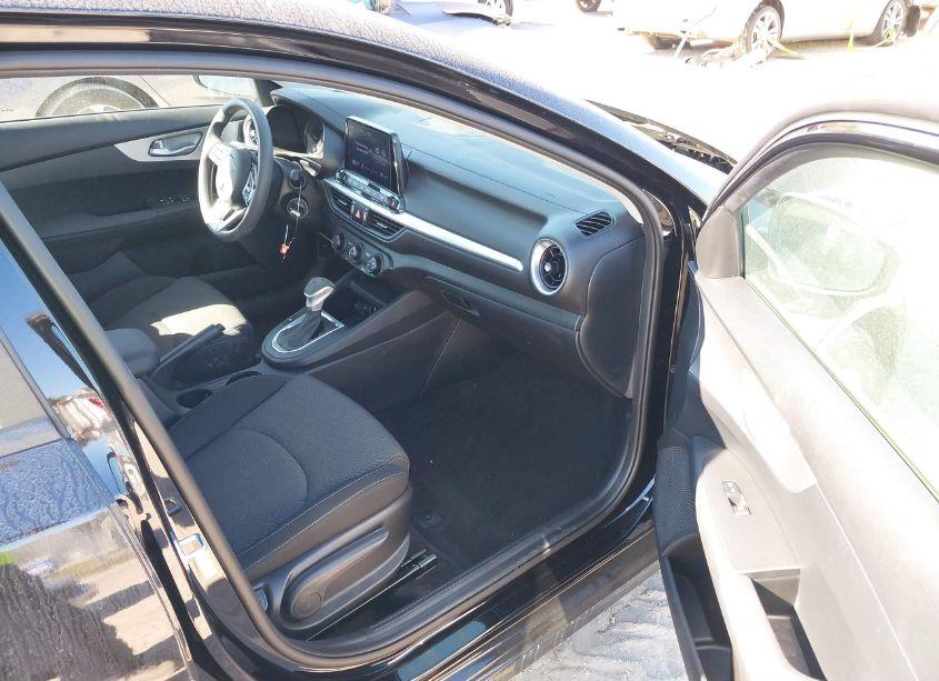 Photo 5 of 2022 Kia Forte FE (VIN 3KPF24AD4NE499963)