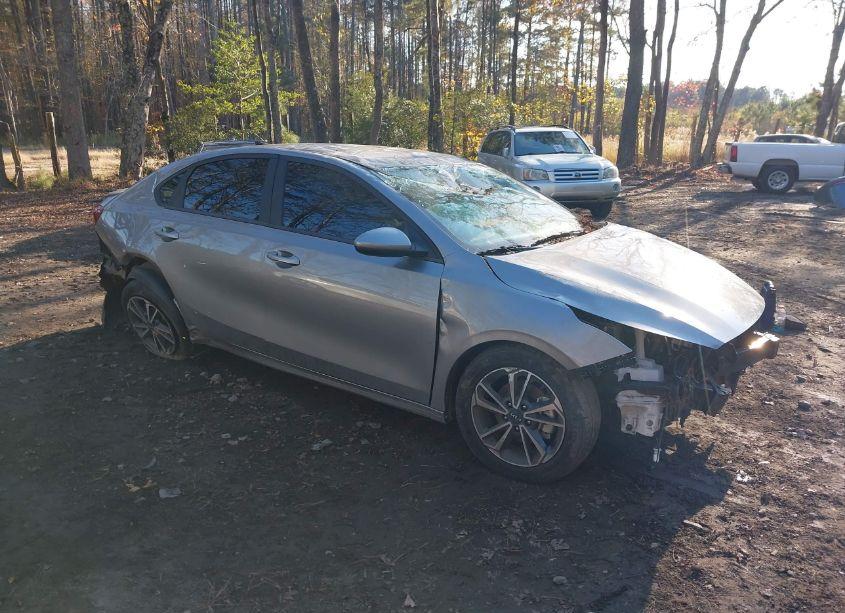 2023 Kia Forte LXS (VIN 3KPF24AD4PE552132) main photo