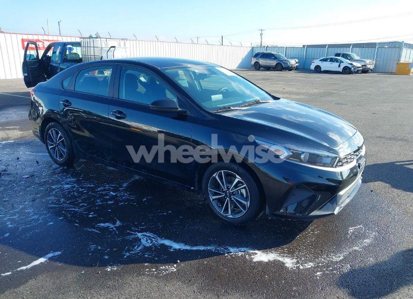 2023 Kia Forte LXS (VIN 3KPF24AD4PE585213) main photo