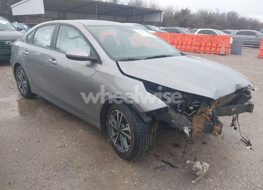 2023 Kia Forte LXS (VIN 3KPF24AD4PE600745) main photo
