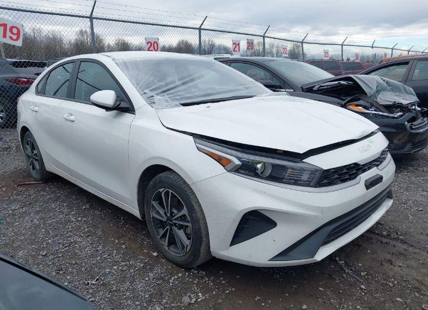 2023 Kia Forte LXS (VIN 3KPF24AD4PE610921) main photo