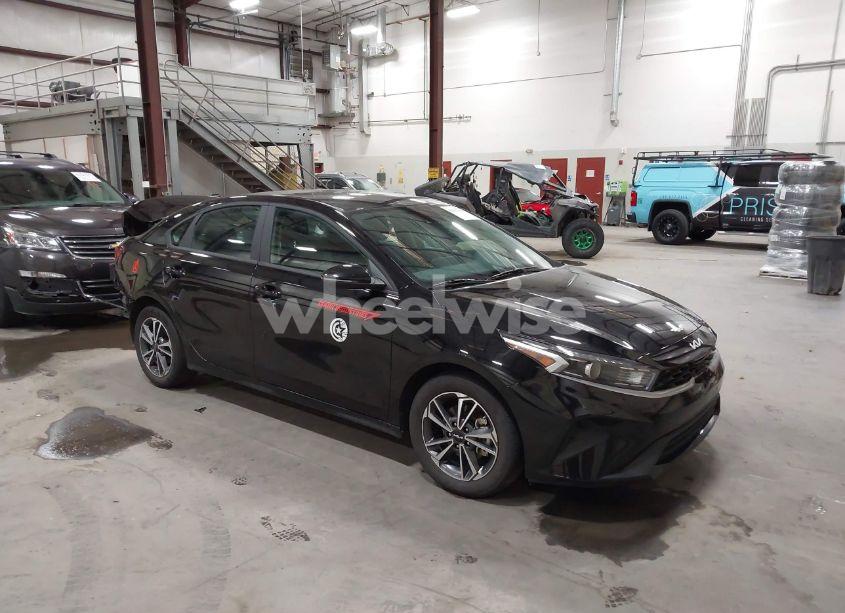 2023 Kia Forte LXS (VIN 3KPF24AD4PE646186) main photo