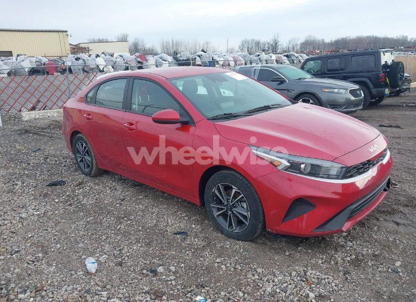 2024 Kia Forte LXS (VIN 3KPF24AD4RE712495) main photo