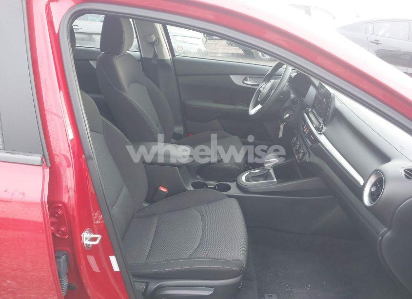 Photo 5 of 2024 Kia Forte LXS (VIN 3KPF24AD4RE712495)