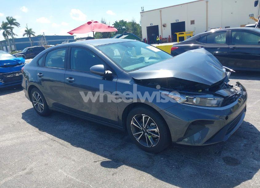 2024 Kia Forte LXS (VIN 3KPF24AD4RE727336) main photo