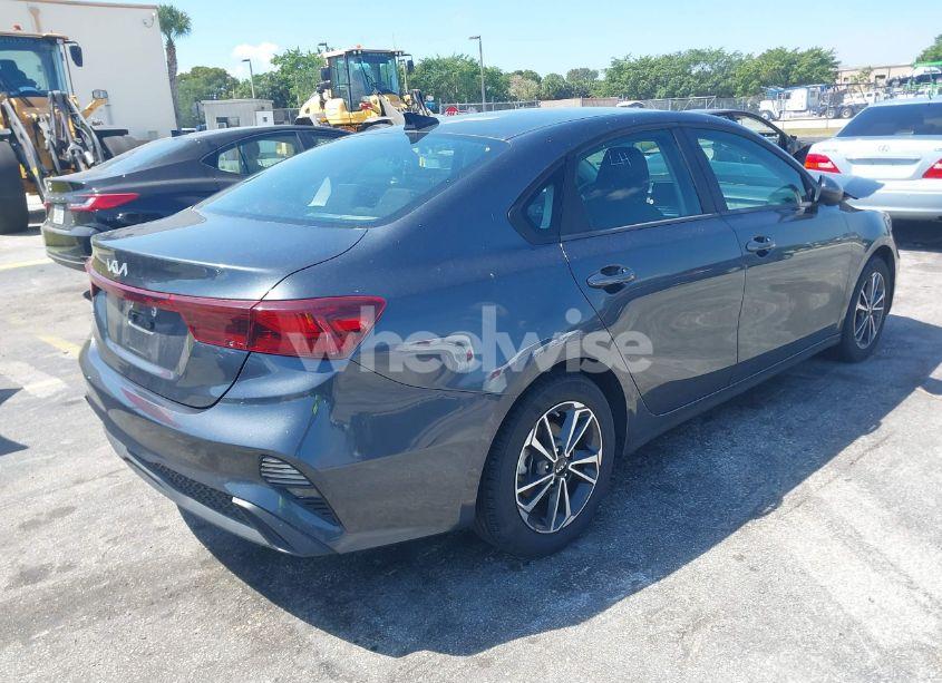 Photo 4 of 2024 Kia Forte LXS (VIN 3KPF24AD4RE727336)
