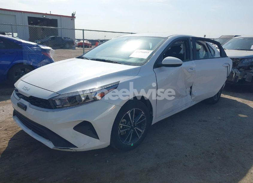 Photo 2 of 2024 Kia Forte LXS (VIN 3KPF24AD4RE728857)