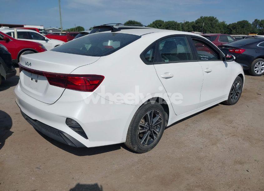 Photo 4 of 2024 Kia Forte LXS (VIN 3KPF24AD4RE728857)