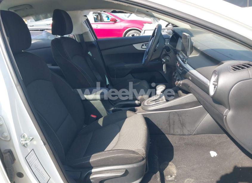 Photo 5 of 2024 Kia Forte LXS (VIN 3KPF24AD4RE728857)