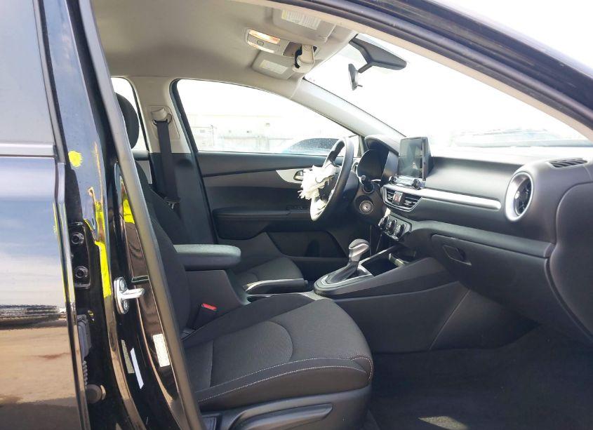 Photo 5 of 2024 Kia Forte LXS (VIN 3KPF24AD4RE730172)