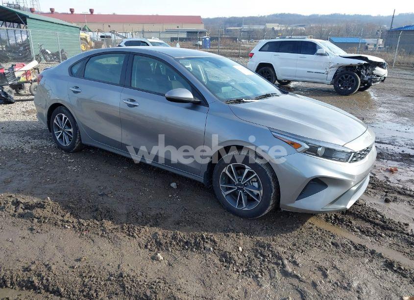 2024 Kia Forte LXS (VIN 3KPF24AD4RE758294) main photo