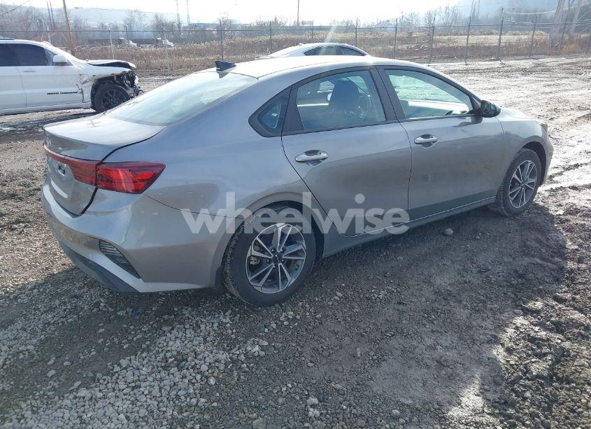 Photo 4 of 2024 Kia Forte LXS (VIN 3KPF24AD4RE758294)