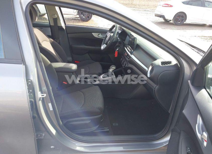 Photo 5 of 2024 Kia Forte LXS (VIN 3KPF24AD4RE758294)