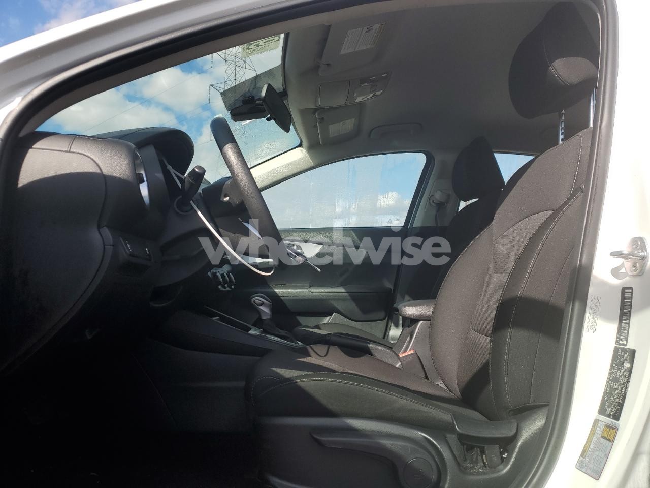 Photo 7 of 2024 KIA FORTE LX (VIN 3KPF24AD4RE791165)