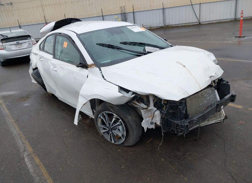 2024 Kia Forte LXS (VIN 3KPF24AD4RE813939) main photo