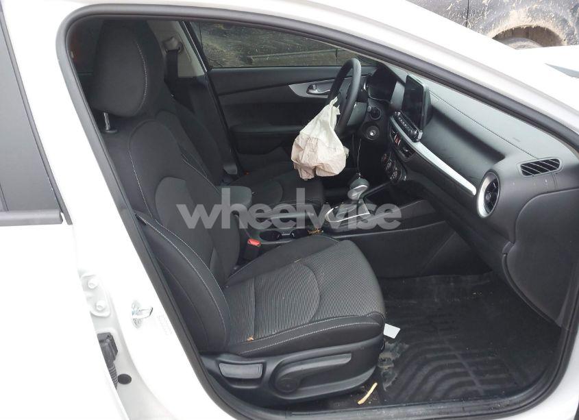 Photo 5 of 2024 Kia Forte LX (VIN 3KPF24AD4RE816744)