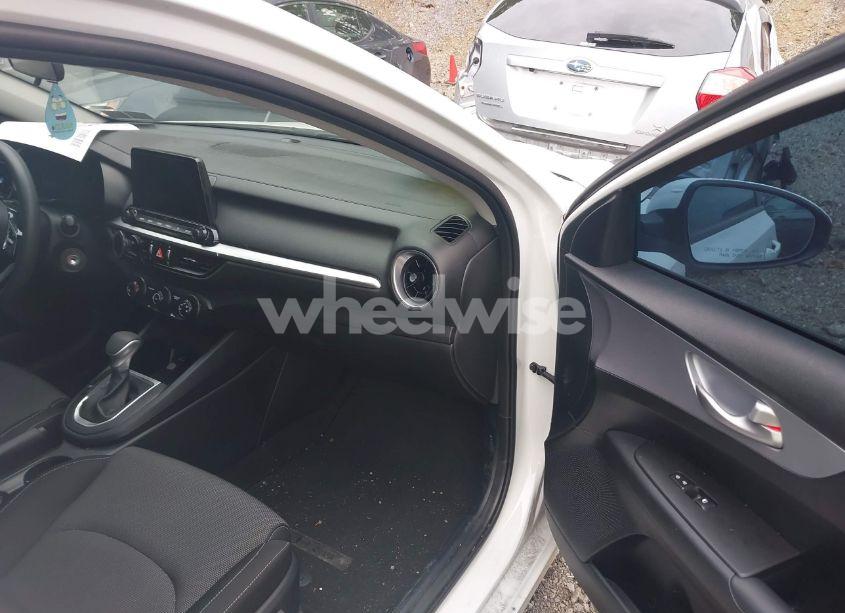 Photo 5 of 2024 Kia Forte LXS (VIN 3KPF24AD4RE819207)