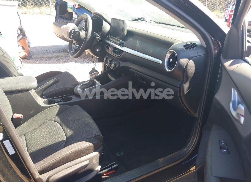 Photo 5 of 2024 Kia Forte LXS (VIN 3KPF24AD4RE824245)