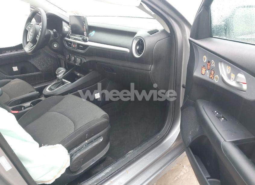 Photo 5 of 2024 Kia Forte LXS (VIN 3KPF24AD4RE828232)