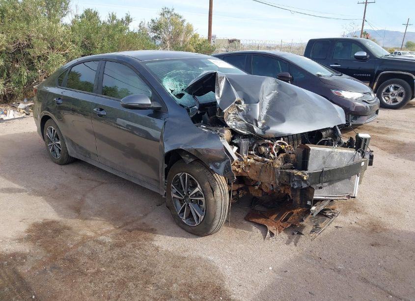 2024 Kia Forte LXS (VIN 3KPF24AD4RE837898) main photo