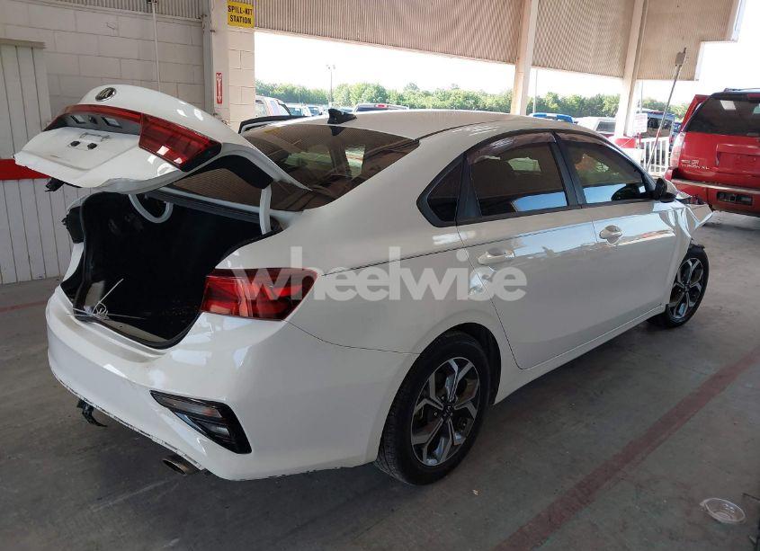 Photo 4 of 2019 Kia Forte FE/LX/LXS (VIN 3KPF24AD5KE058905)