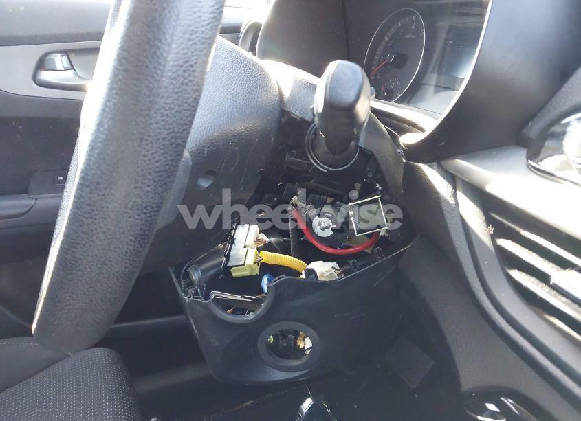 Photo 17 of 2019 Kia Forte LXS (VIN 3KPF24AD5KE060024)