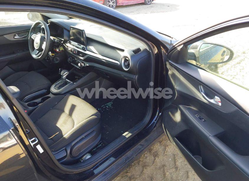 Photo 5 of 2019 Kia Forte LXS (VIN 3KPF24AD5KE060024)