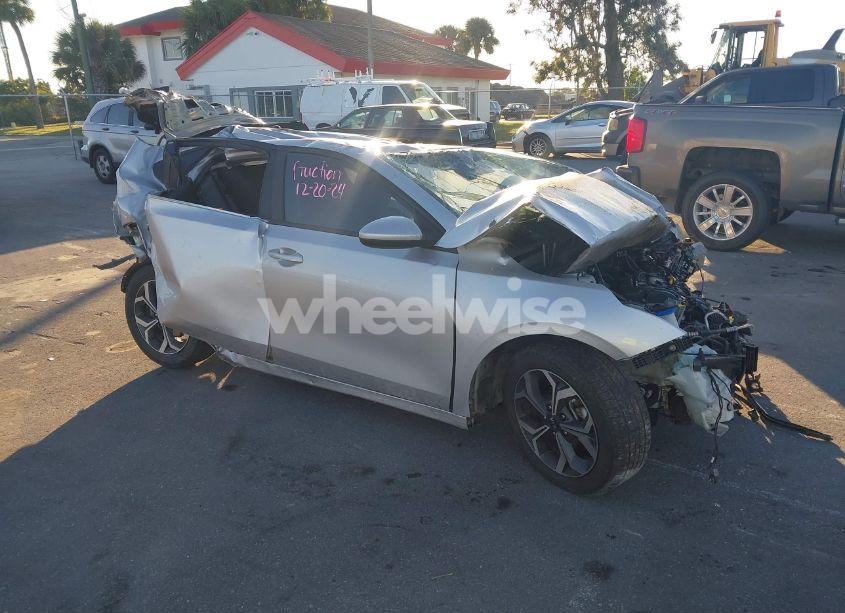 2019 Kia Forte LXS (VIN 3KPF24AD5KE072206) main photo