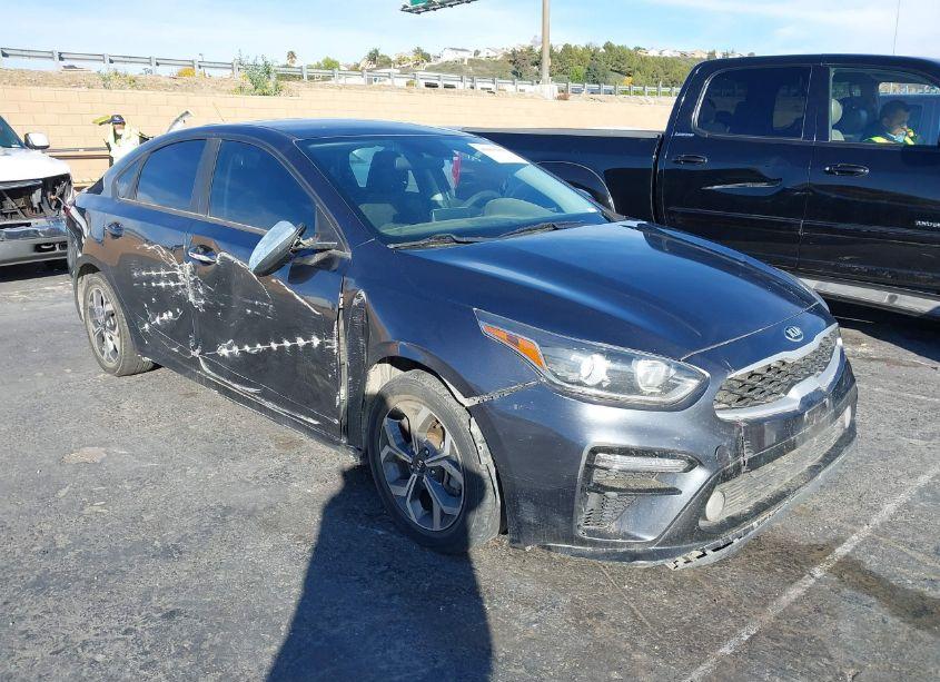 2019 Kia Forte LXS (VIN 3KPF24AD5KE082086) main photo