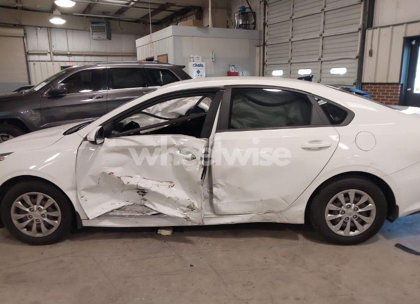 Photo 14 of 2019 Kia Forte FE (VIN 3KPF24AD5KE088308)