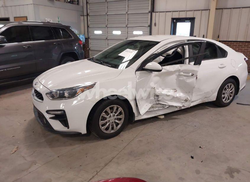 Photo 2 of 2019 Kia Forte FE (VIN 3KPF24AD5KE088308)