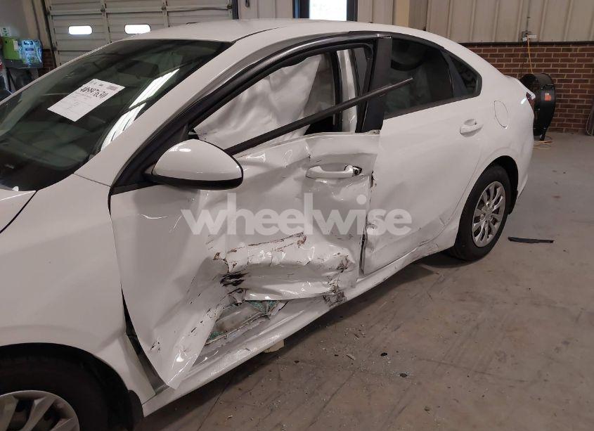 Photo 6 of 2019 Kia Forte FE (VIN 3KPF24AD5KE088308)