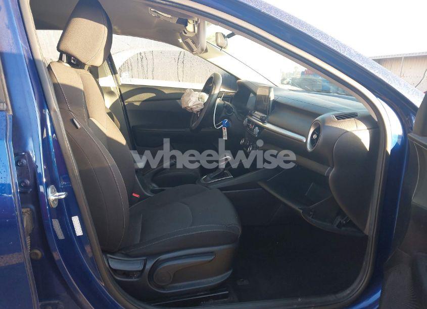 Photo 5 of 2019 Kia Forte LXS (VIN 3KPF24AD5KE118830)