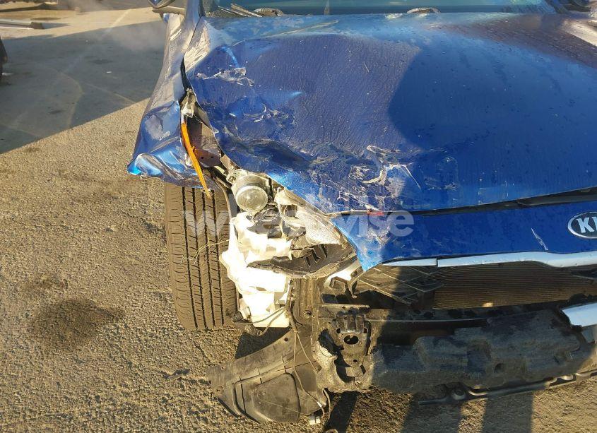 Photo 6 of 2019 Kia Forte LXS (VIN 3KPF24AD5KE118830)